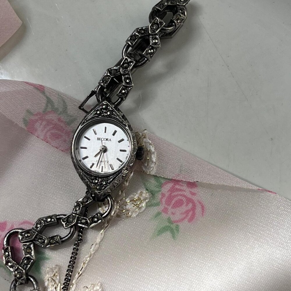 Rare Vintage Silver Metallic Chain Womens Watch